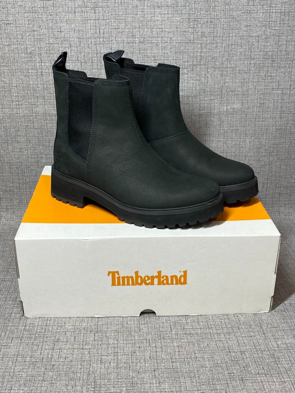 Timberland Women's Carnaby Cool Mid Chelsea Boots, size 9.5
